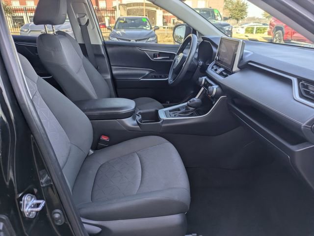 Used 2024 Toyota RAV4 XLE w/ Convenience Package image 32