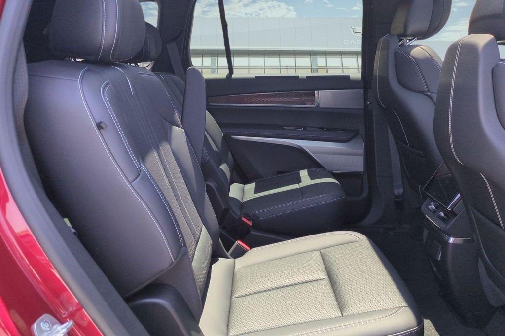 Certified 2026 Cadillac Vistiq Premium Luxury AWD/4WD image 13