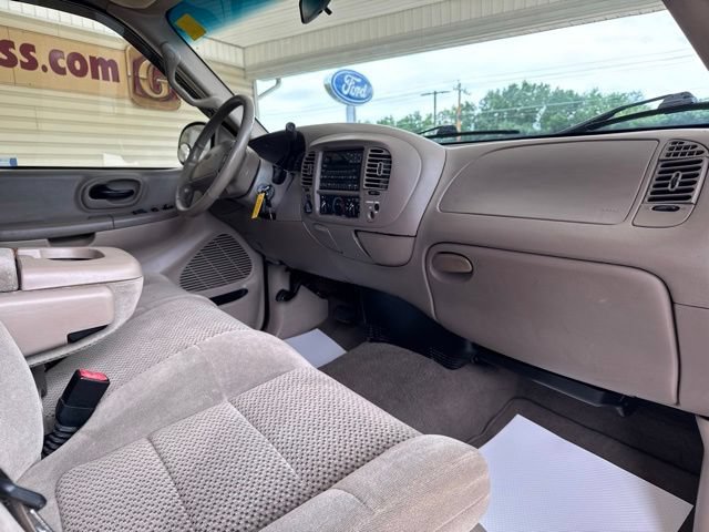 Used 2002 Ford F150 XLT AWD/4WD image 16