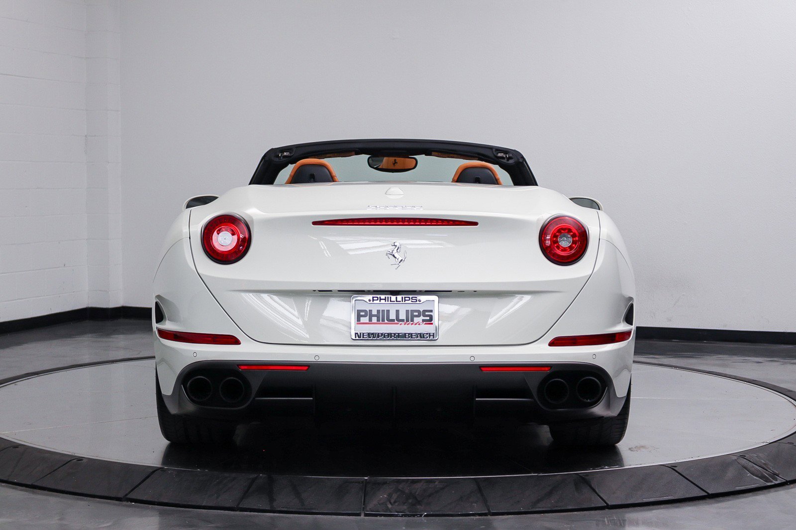 Used 2017 Ferrari California T RWD image 20