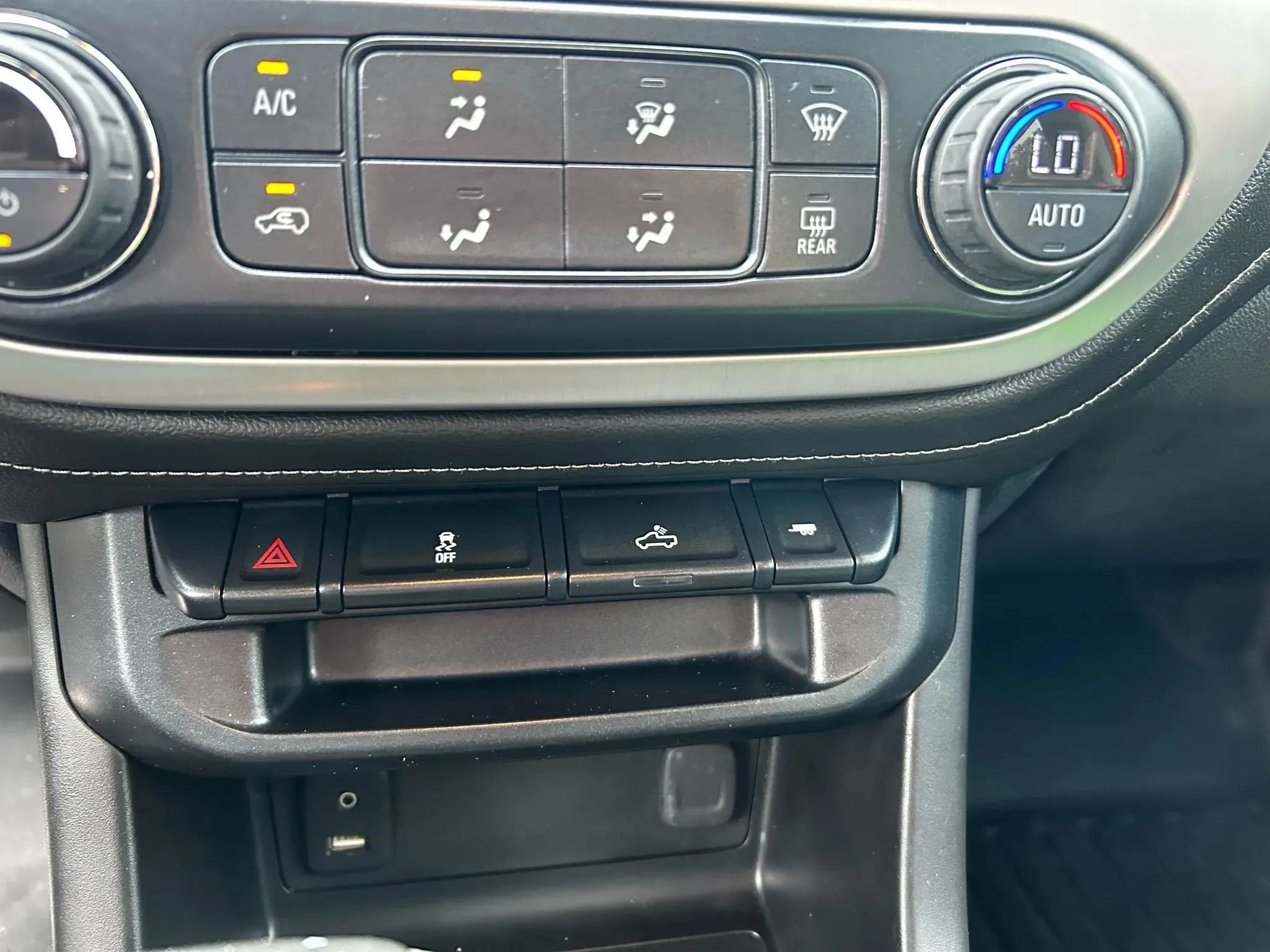 Used 2018 GMC Canyon SLE w/ SLE Convenience Package image 24