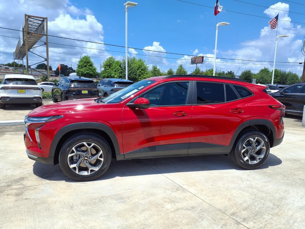 Used 2026 Chevrolet Trax LT w/ Driver Confidence Package FWD image 3