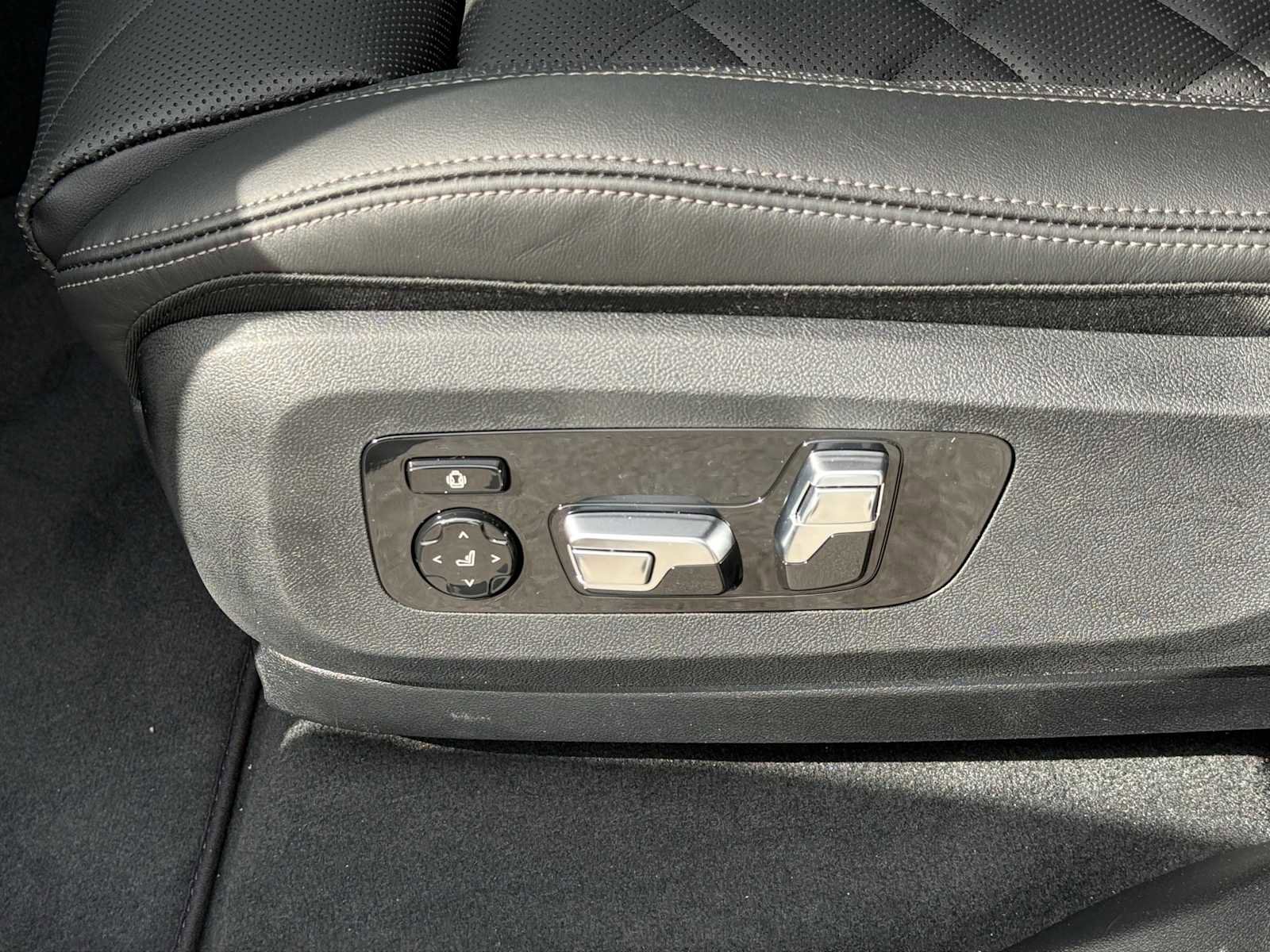 New 2026 BMW X5 M60i image 11