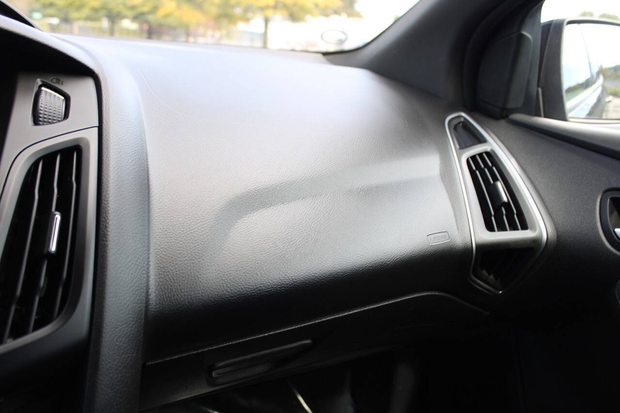 Used 2014 Ford Focus ST w/ Equipment Group 202A FWD image 35