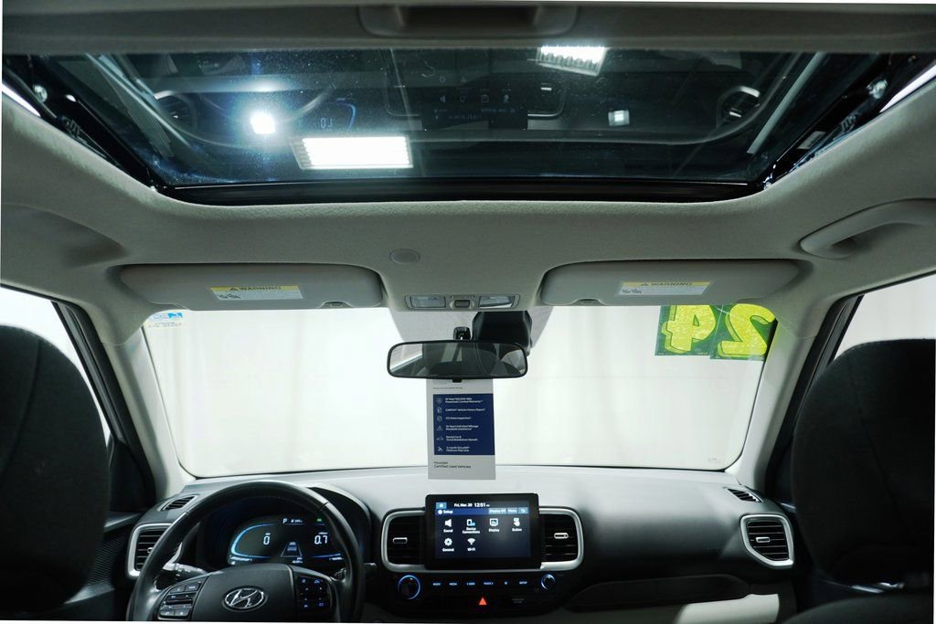Used 2024 Hyundai Venue SEL image 21