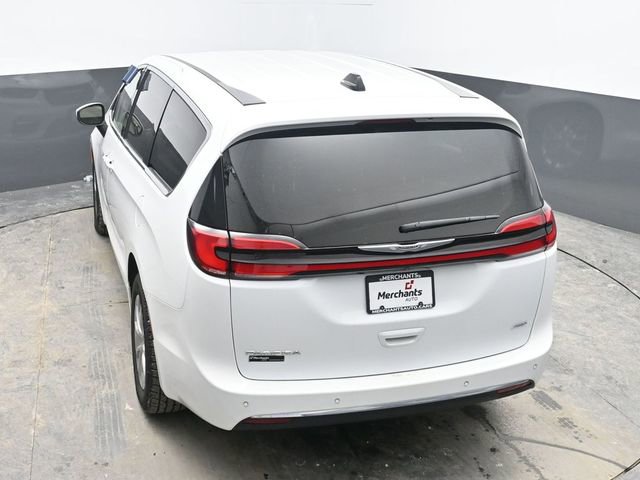 Used 2023 Chrysler Pacifica Touring-L image 24