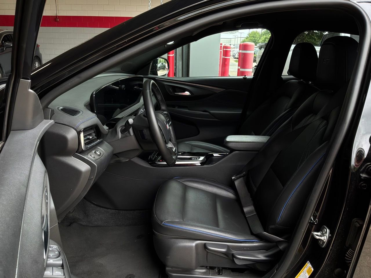 Used 2025 Buick Envista Sport Touring image 10