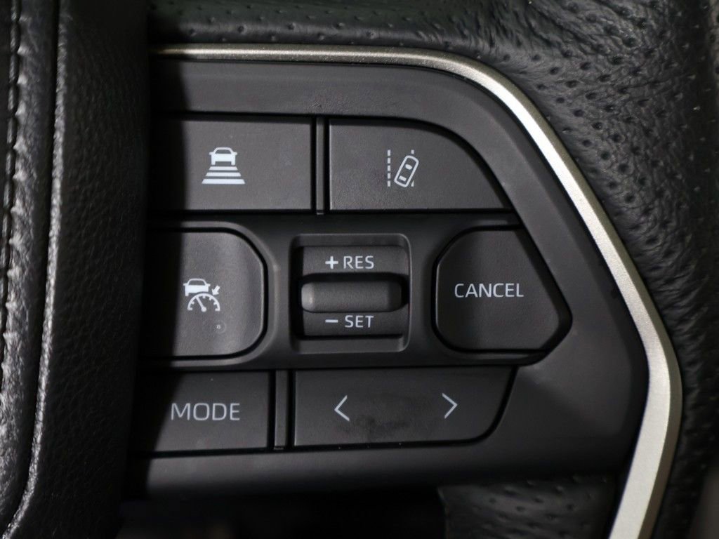 Used 2025 Toyota Tundra Limited AWD/4WD image 46
