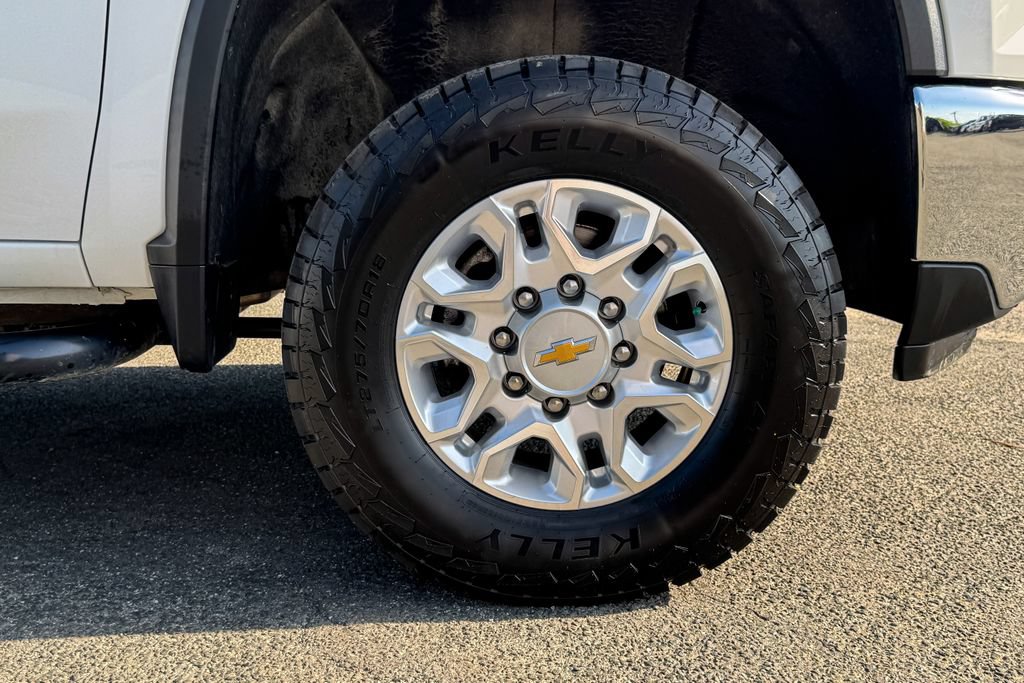 Used 2024 Chevrolet Silverado 2500 LT AWD/4WD image 15