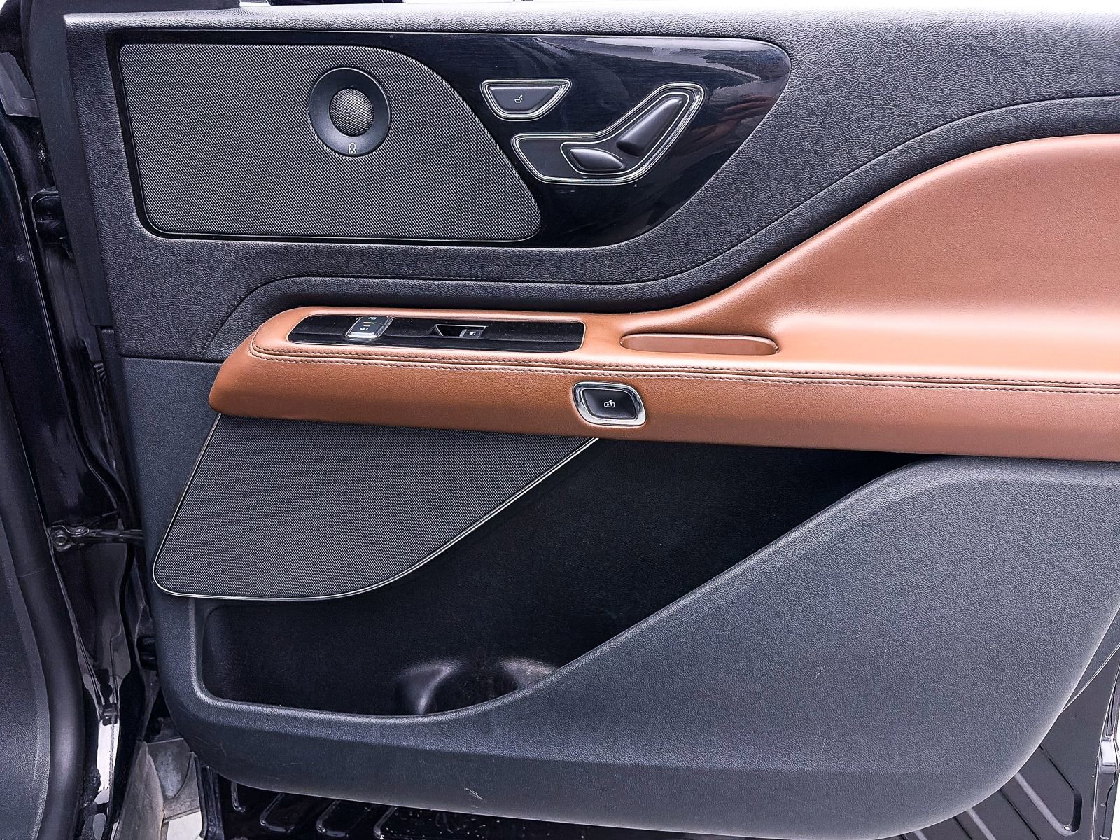 Used 2023 Lincoln Aviator Reserve w/ Jet Package image 38