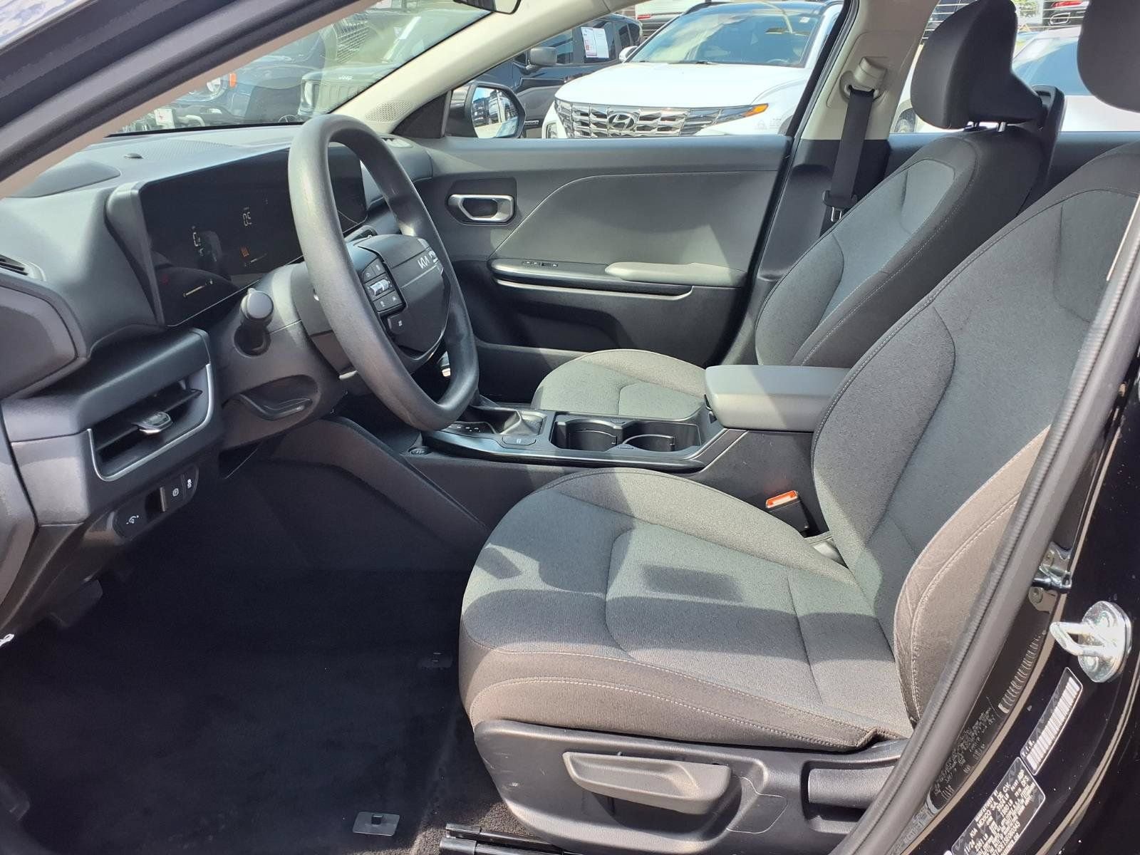 Used 2025 Kia K4 FWD image 16