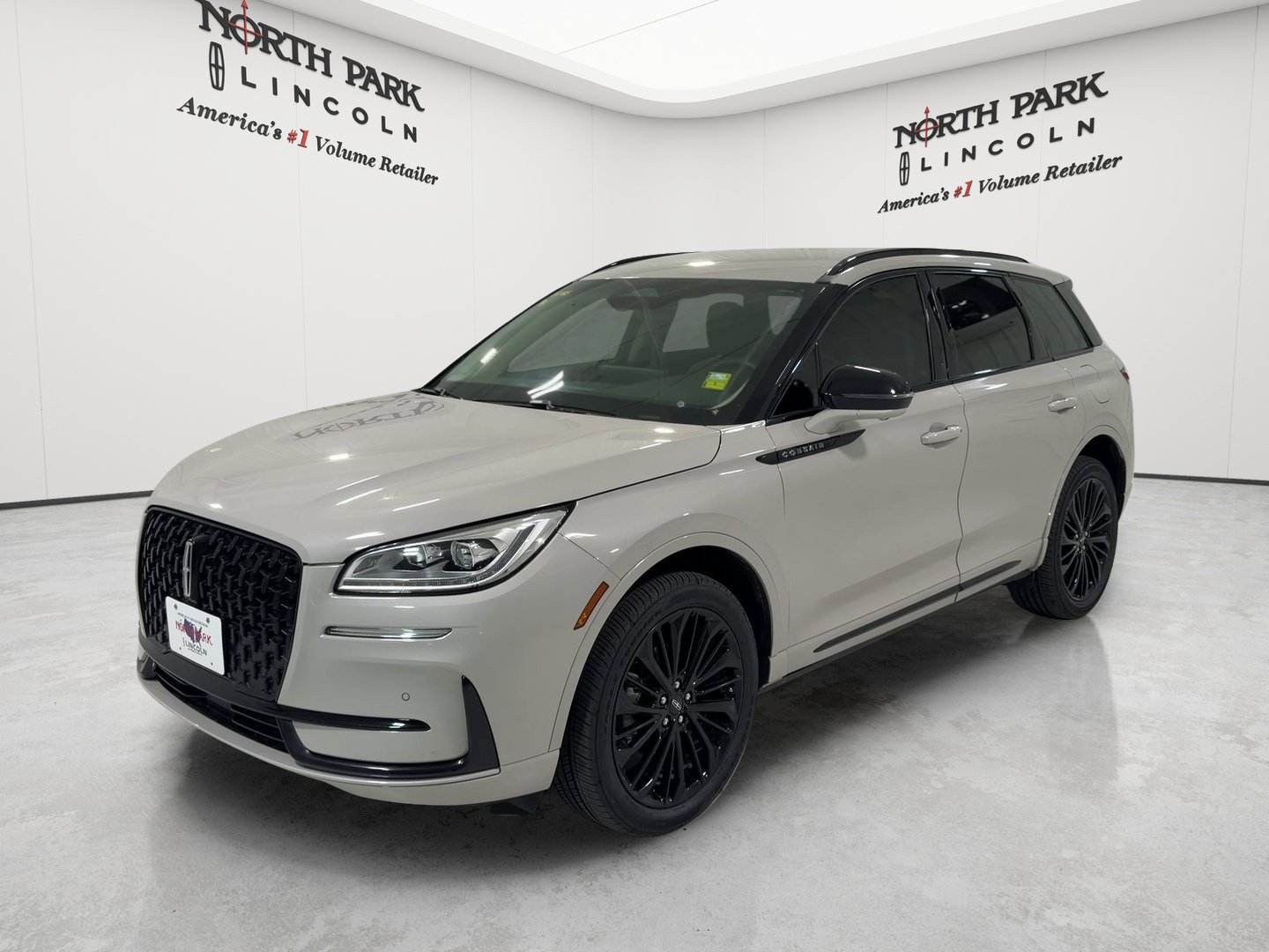Used 2024 Lincoln Corsair Reserve w/ Equipment Group 201A AWD/4WD image 1