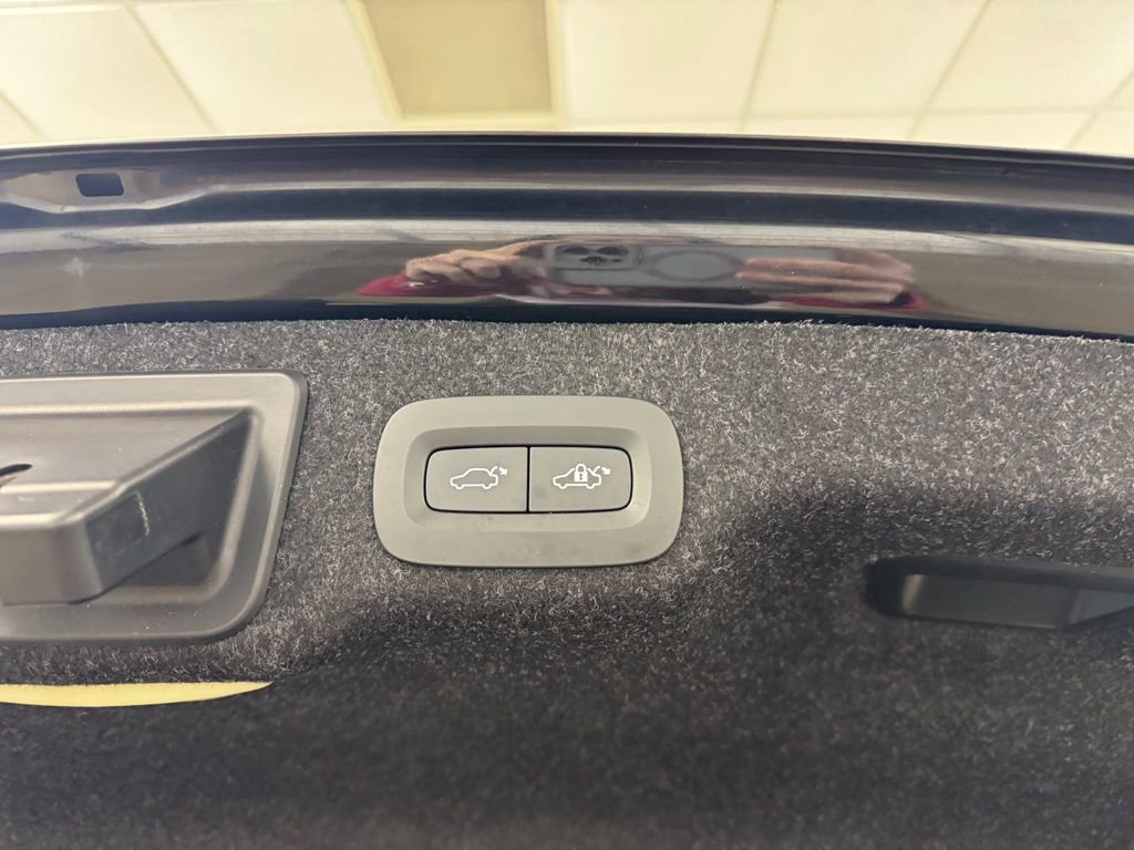 Used 2022 Volvo S90 B6 R-Design w/ Advanced Package image 25