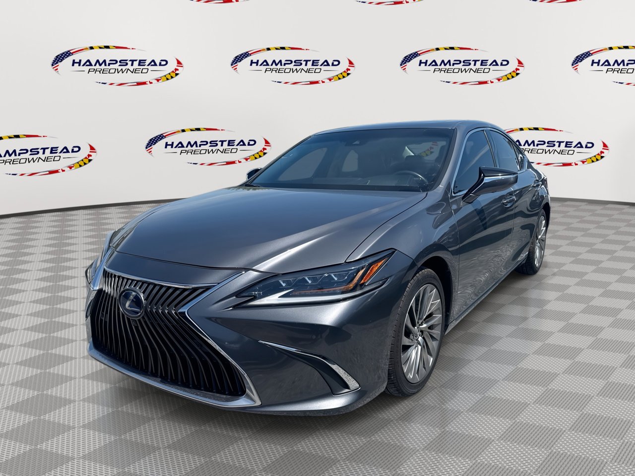 Used 2020 Lexus ES 300h Ultra Luxury w/ Accessory Package 2