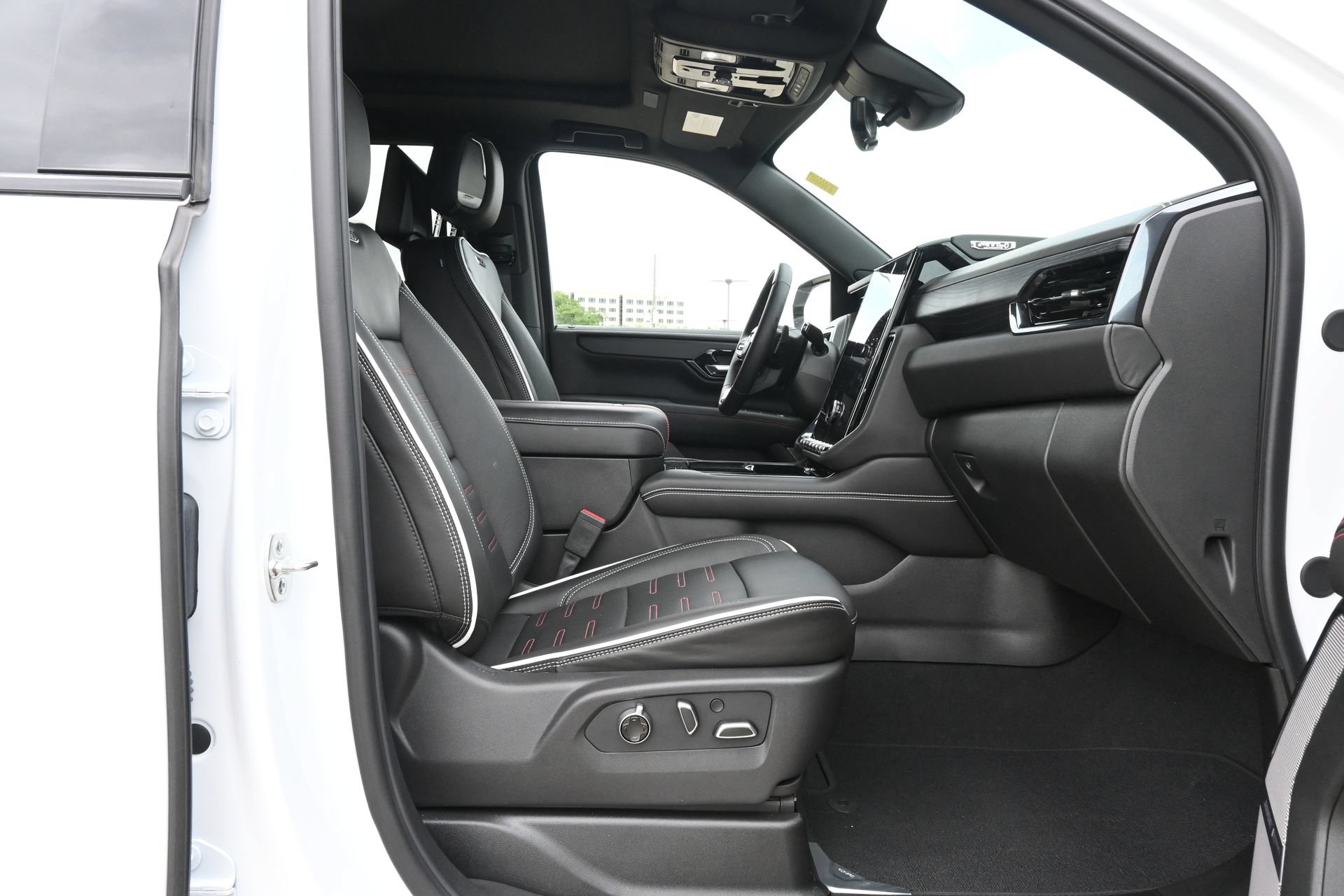 Used 2026 GMC Yukon AT4 Ultimate AWD/4WD image 27