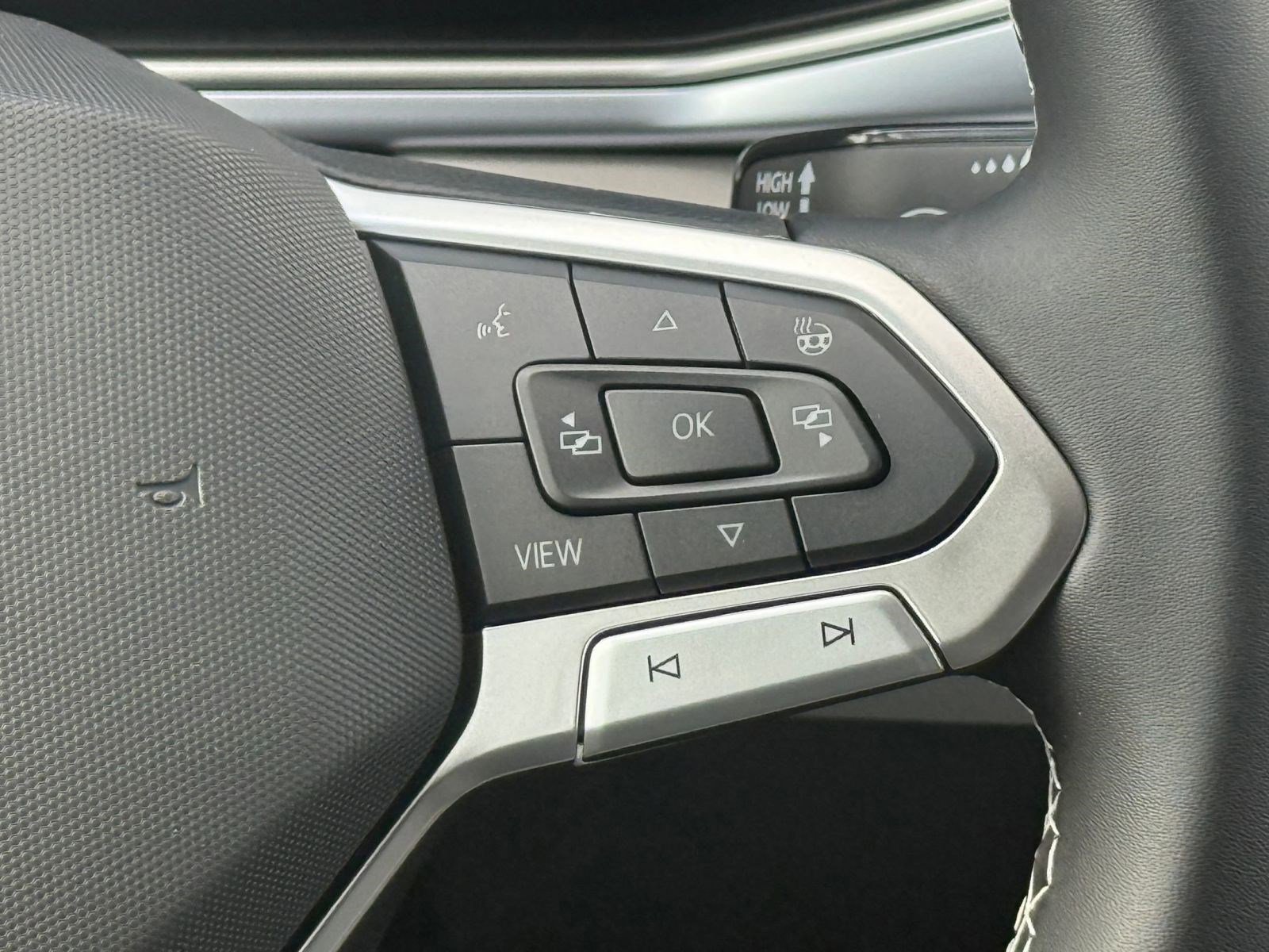 New 2026 Volkswagen Taos SE image 22