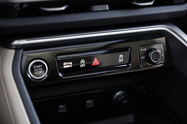 Certified 2025 Audi Q5 Premium image 39