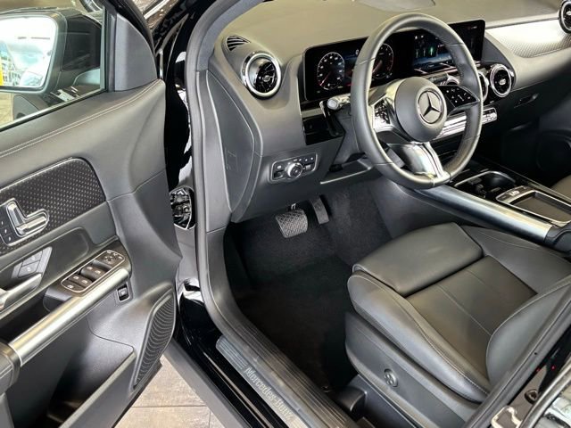 Used 2025 Mercedes-Benz GLA 250 image 10