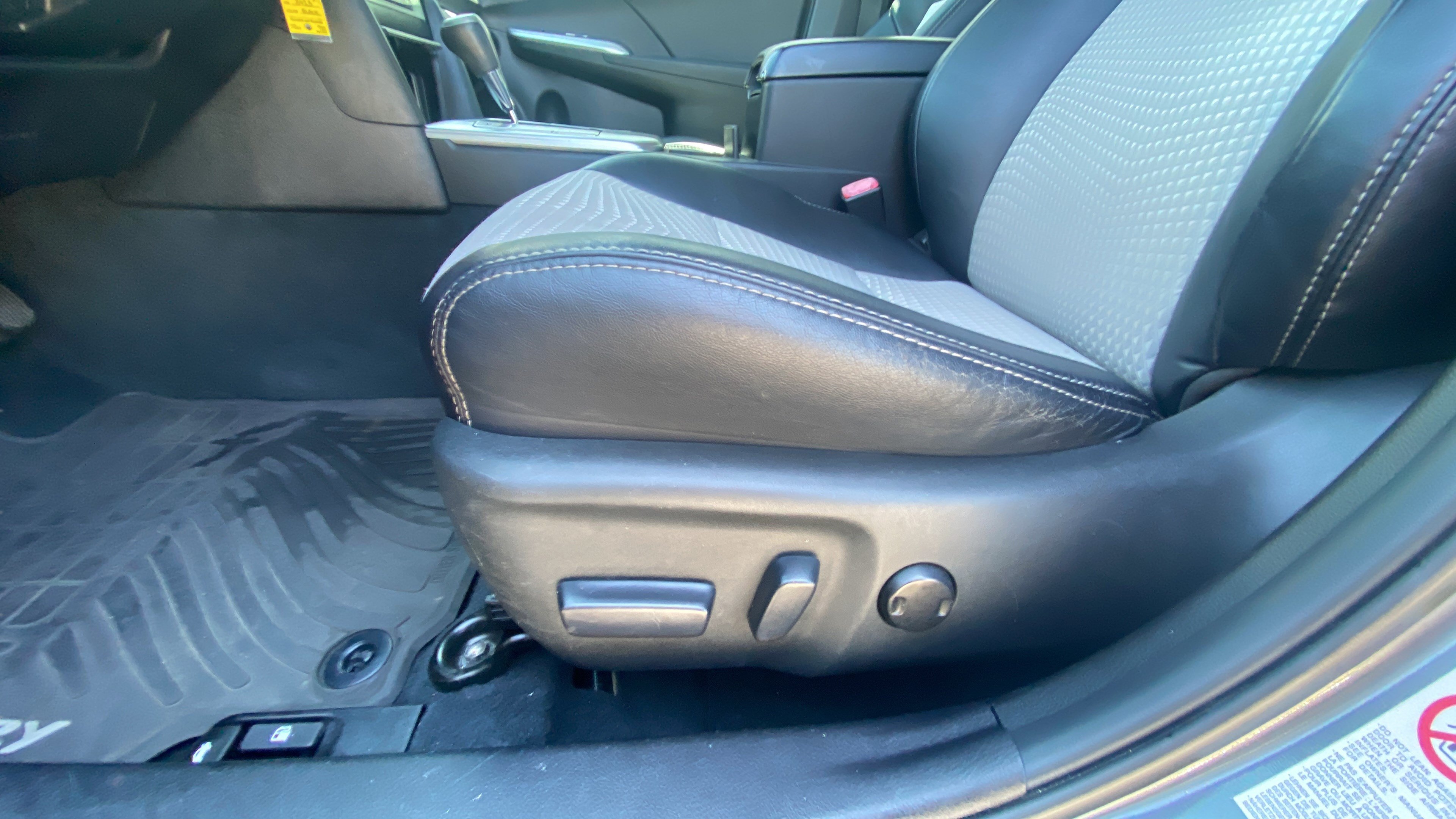 Used 2013 Toyota Camry SE FWD image 10