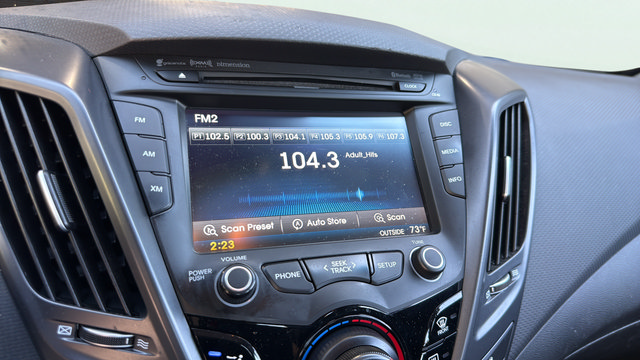 Used 2014 Hyundai Veloster Turbo FWD image 17