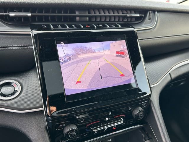 Used 2025 Jeep Grand Cherokee Laredo X w/ Luxury Tech Group I image 24