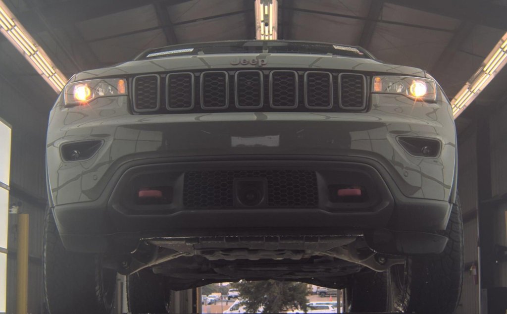 Used 2021 Jeep Grand Cherokee Trailhawk image 3