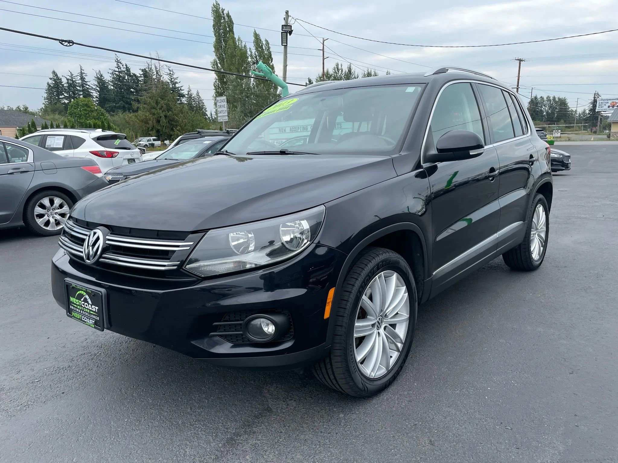 Used 2013 Volkswagen Tiguan S image 3