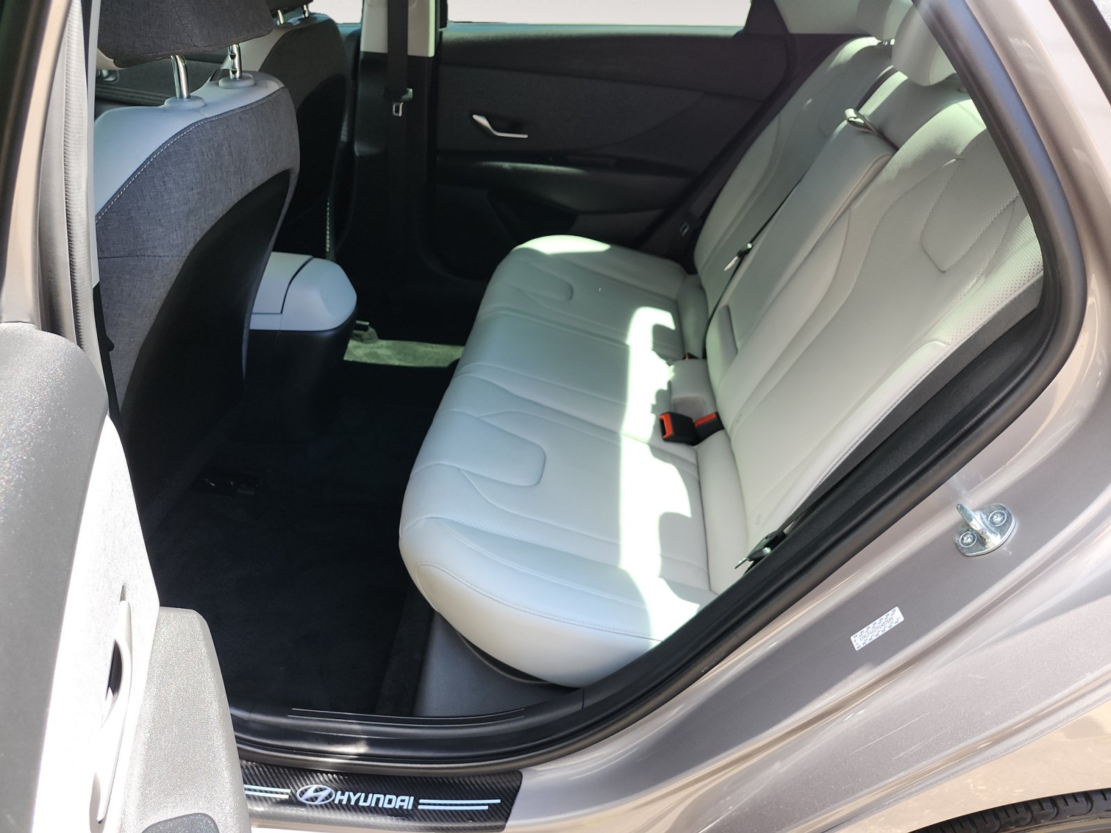 Used 2023 Hyundai Elantra Limited w/ Cargo Package FWD image 13
