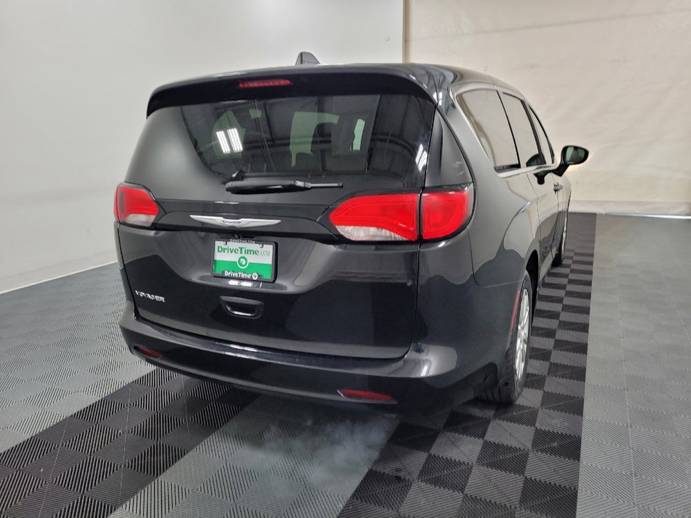 Used 2020 Chrysler Voyager L FWD image 9