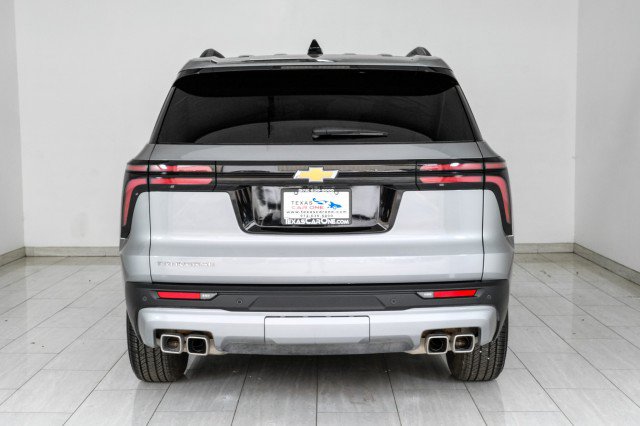 Used 2025 Chevrolet Traverse LT w/ LPO, Floor Liner Package FWD image 7