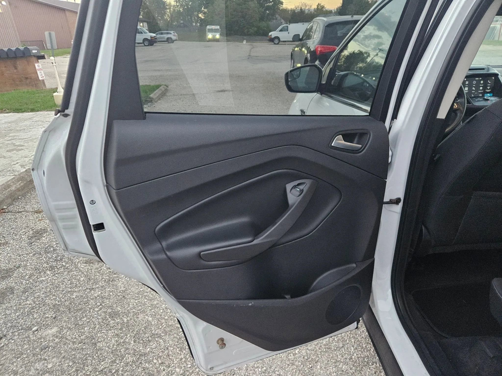 Used 2018 Ford Escape SE w/ SE Sync 3 Package image 15