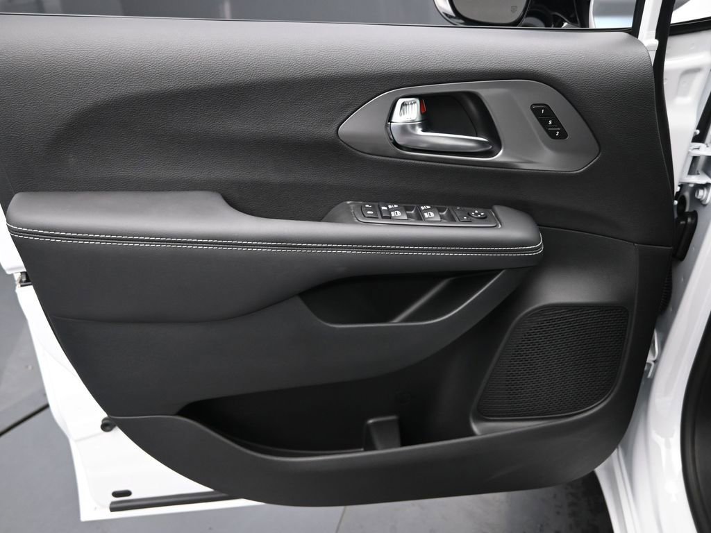 New 2026 Chrysler Pacifica Select image 22