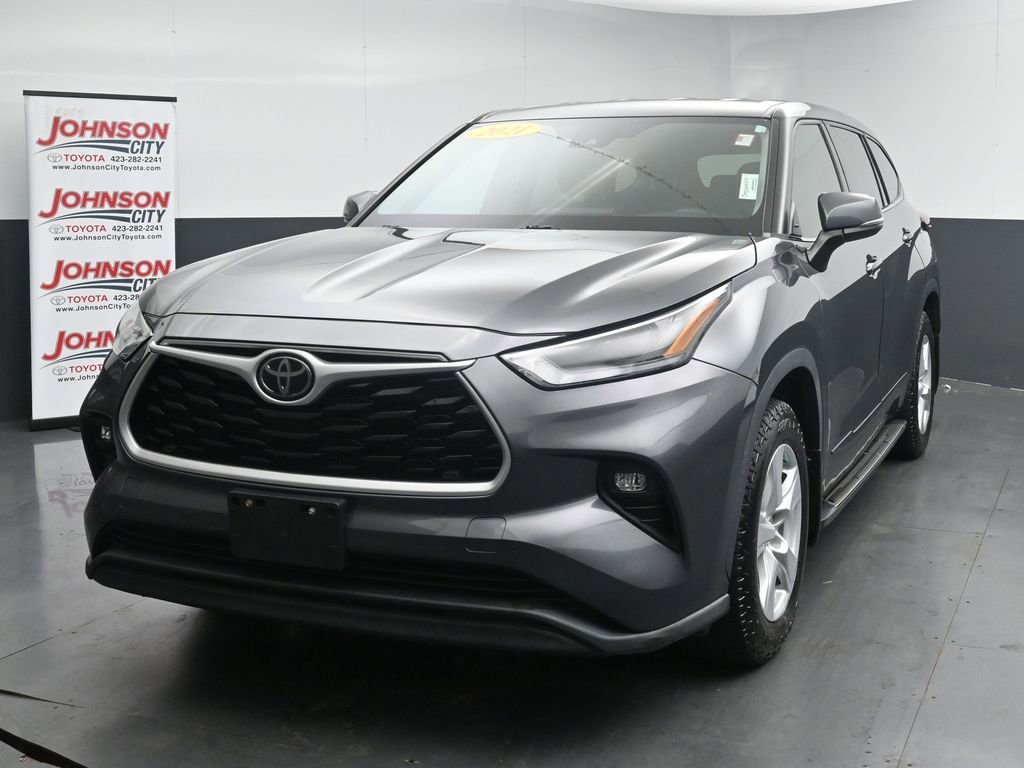 Used 2021 Toyota Highlander LE AWD/4WD image 4