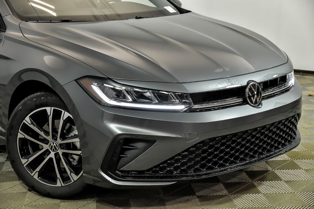 Used 2025 Volkswagen Jetta Sport image 2