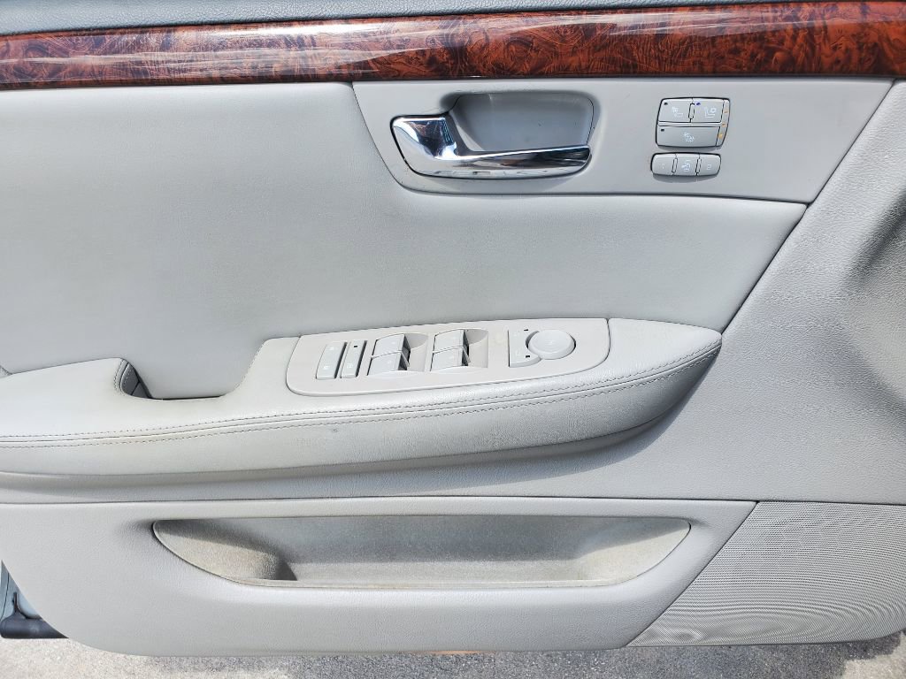 Used 2006 Cadillac DTS w/ Trunk Convenience Package image 14