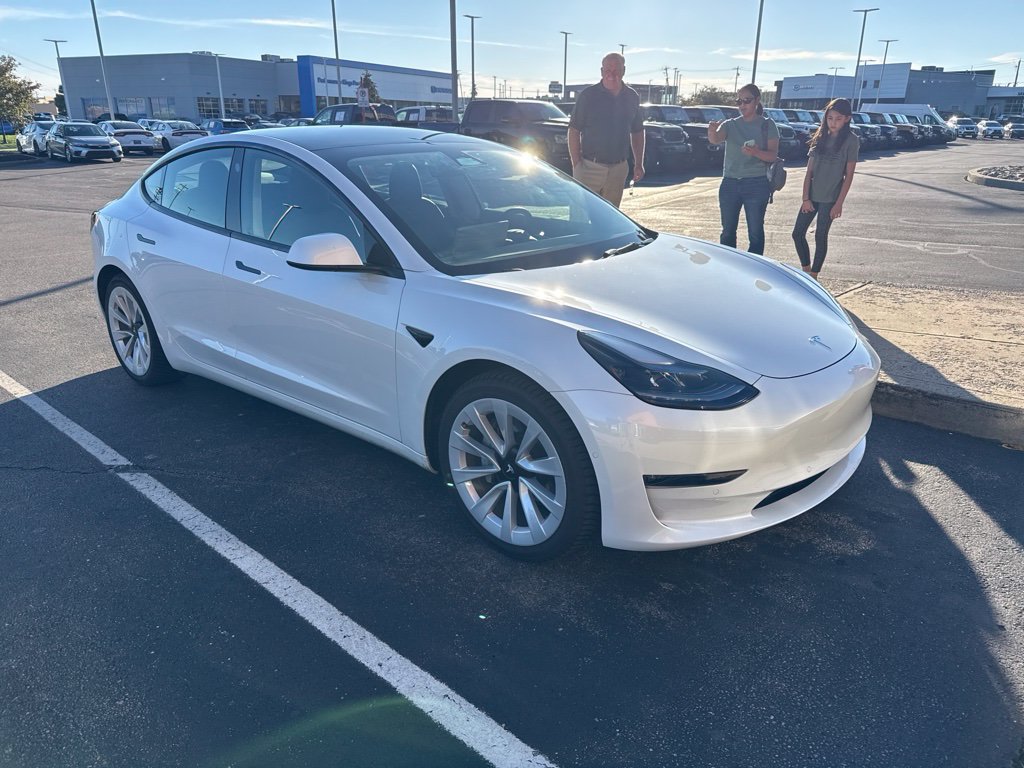 Used 2022 Tesla Model 3 Long Range AWD/4WD image 3