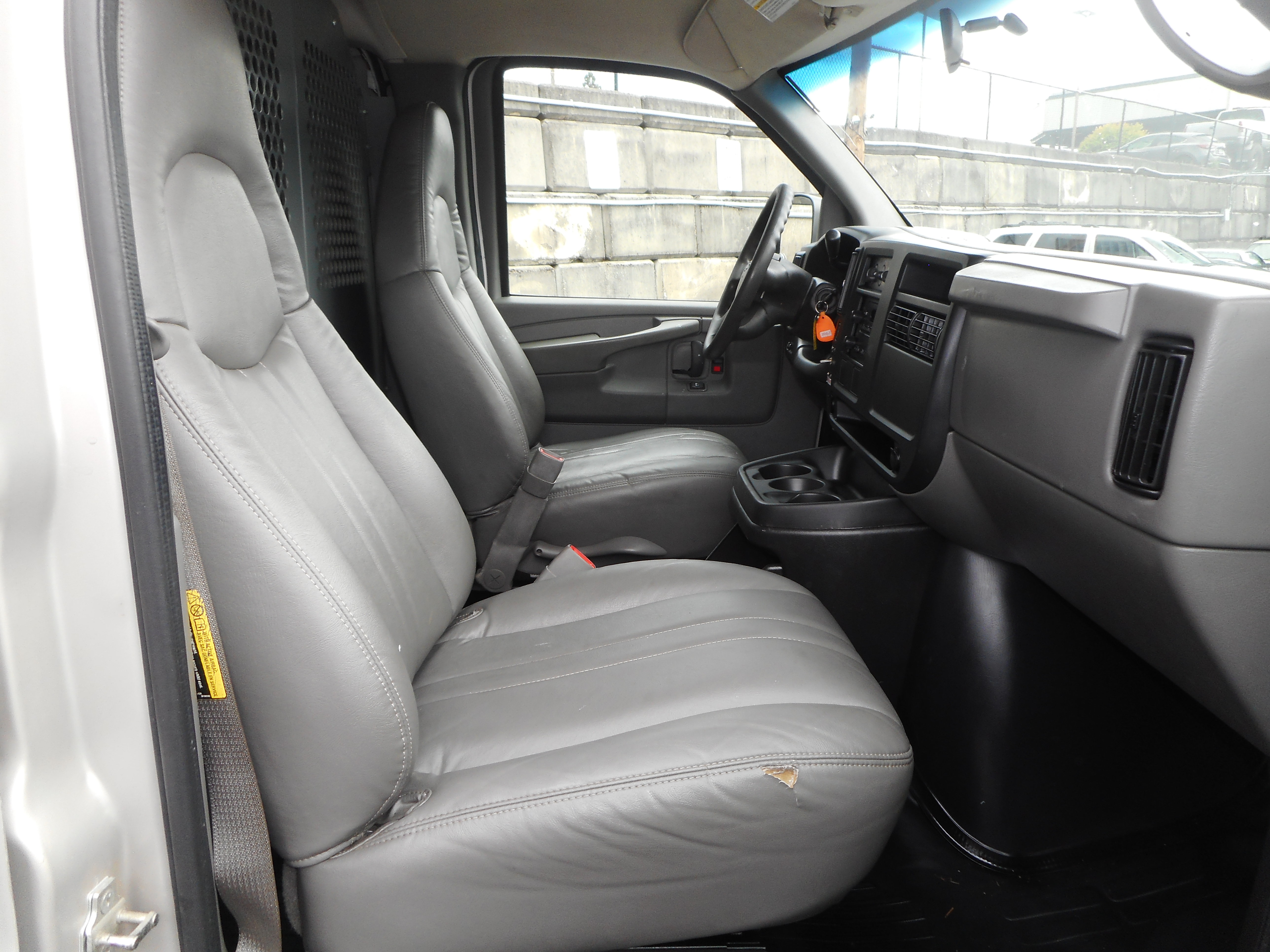 Used 2006 Chevrolet Express 2500 w/ Power and Light Package RWD image 22
