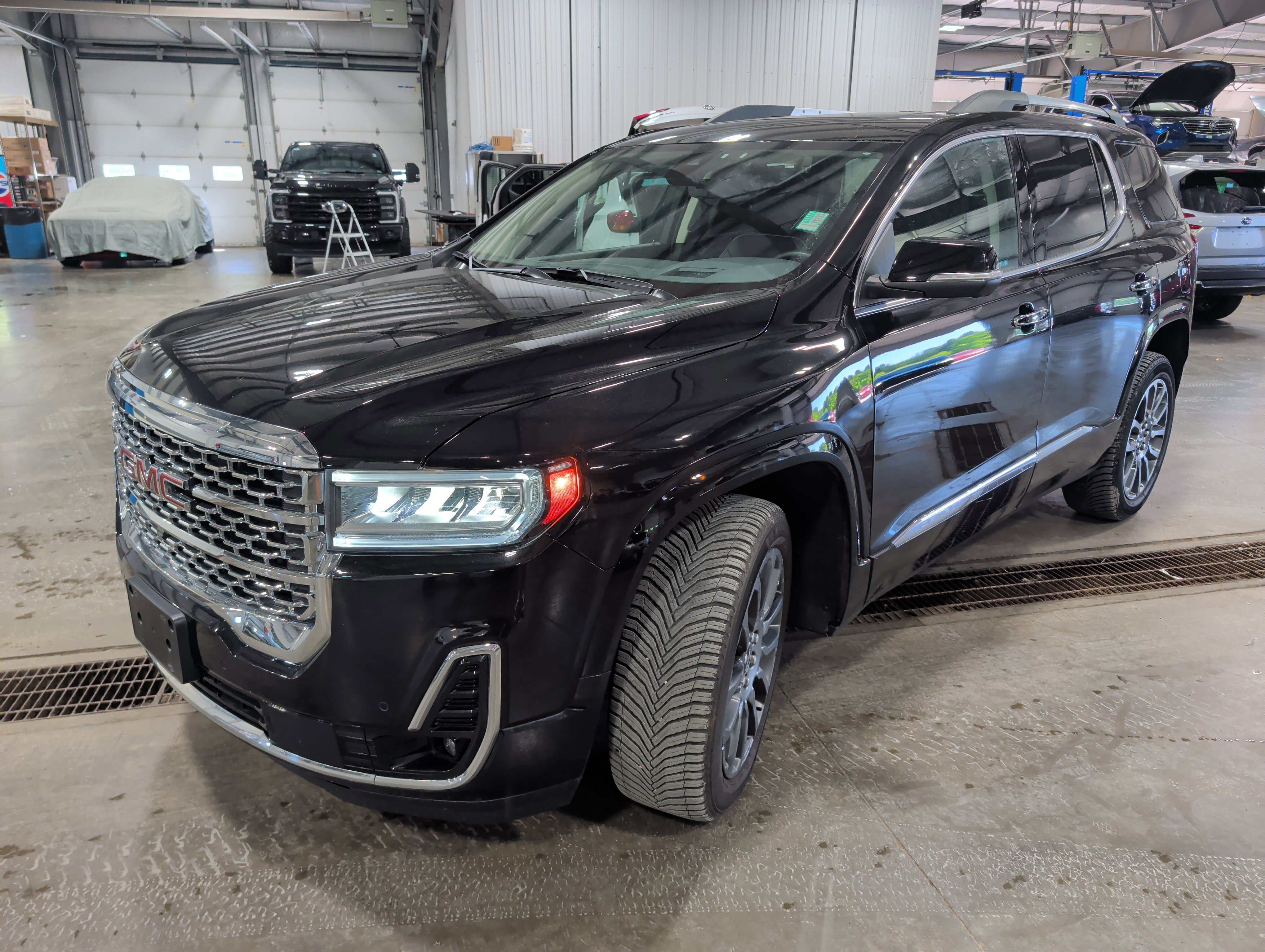 Used 2023 GMC Acadia Denali w/ Black Diamond Edition AWD/4WD image 6