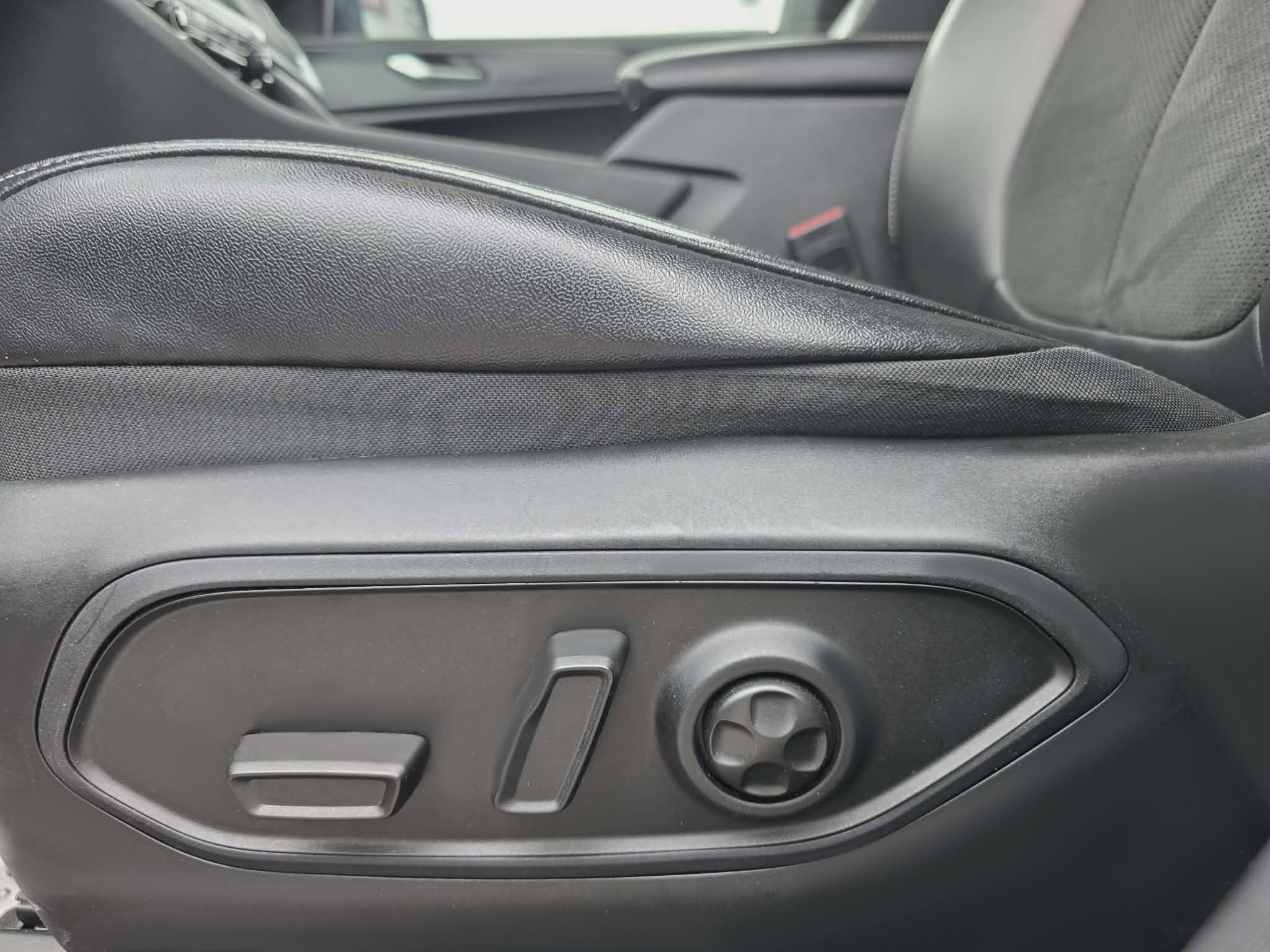 Used 2025 Jeep Grand Cherokee Altitude image 12