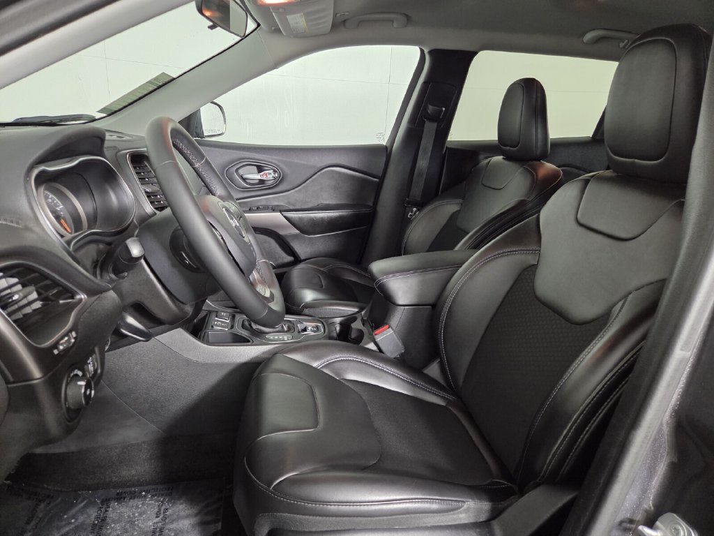 Used 2019 Jeep Cherokee Latitude Plus FWD image 10