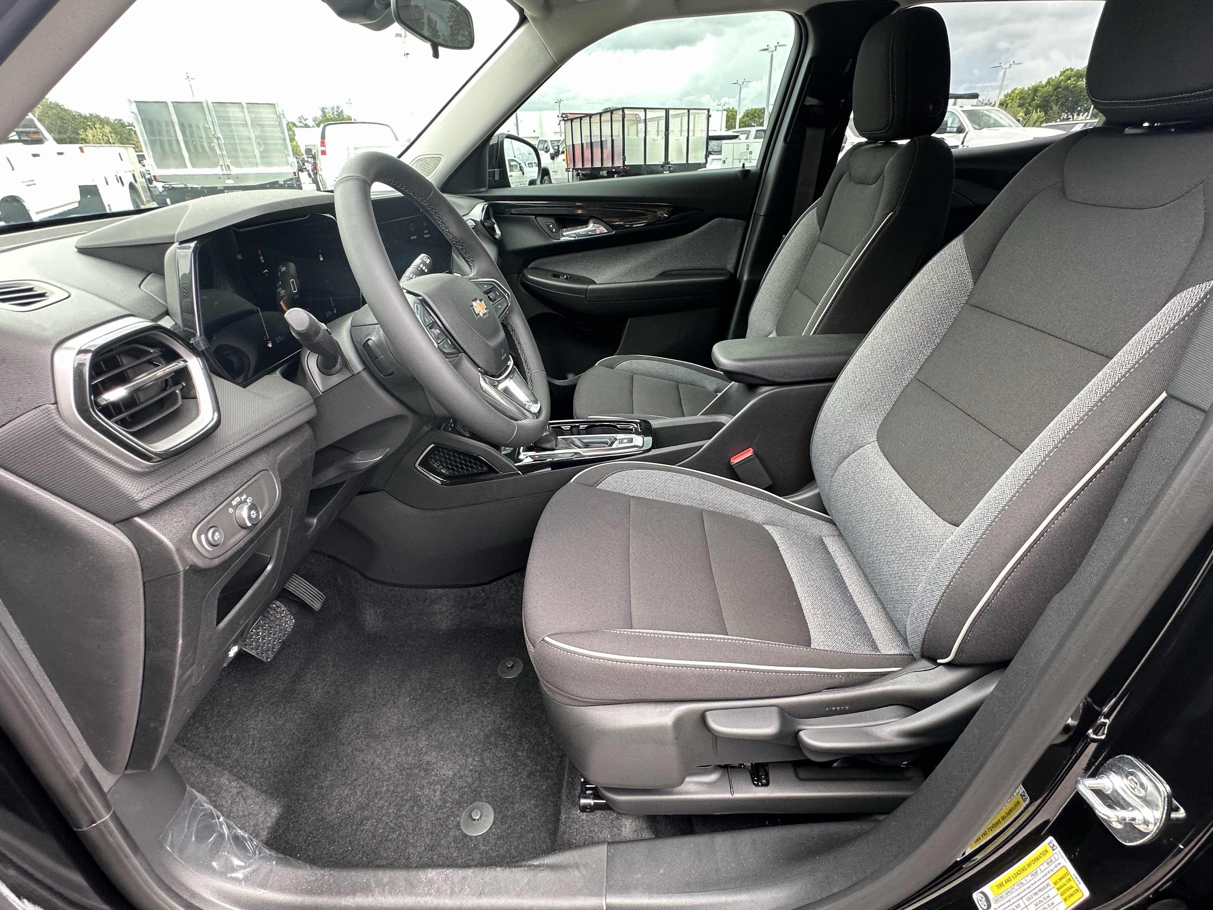 New 2026 Chevrolet TrailBlazer LT w/ LT Cold Weather Package FWD image 28