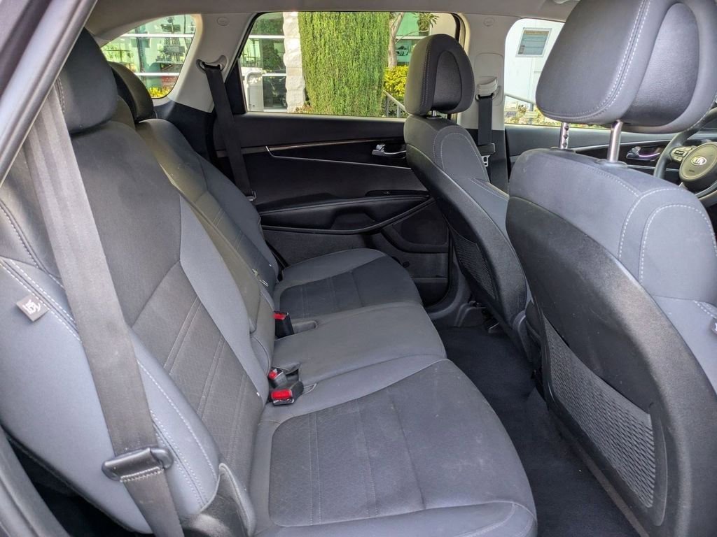 Used 2016 Kia Sorento LX image 23