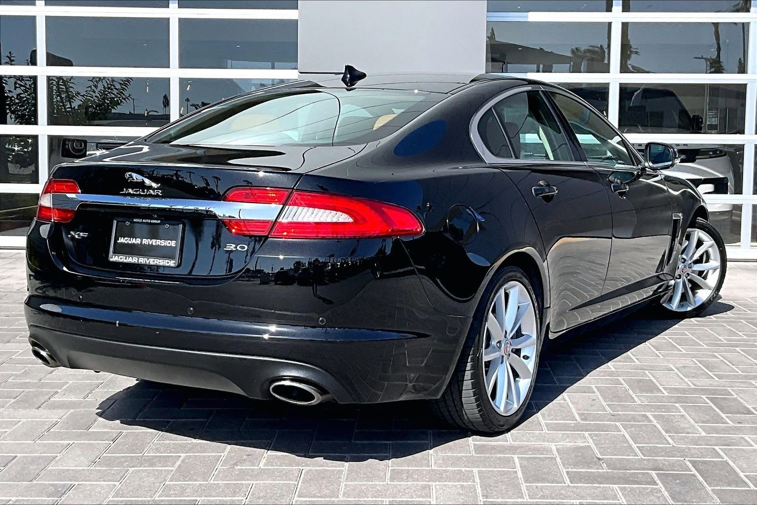 Used 2015 Jaguar XF Portfolio RWD image 13