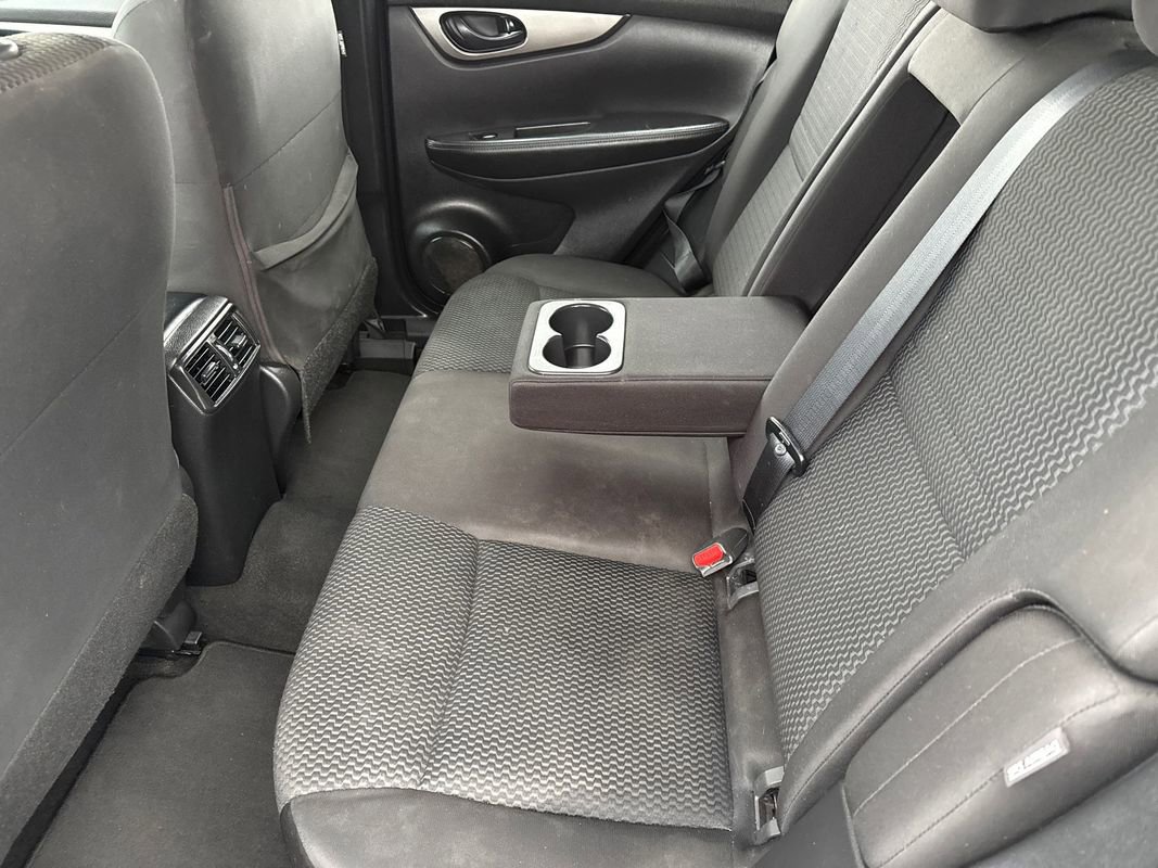 Used 2020 Nissan Rogue Sport S image 16