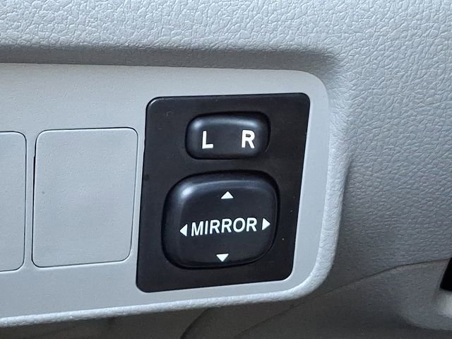 Used 2013 Toyota Corolla LE FWD image 25