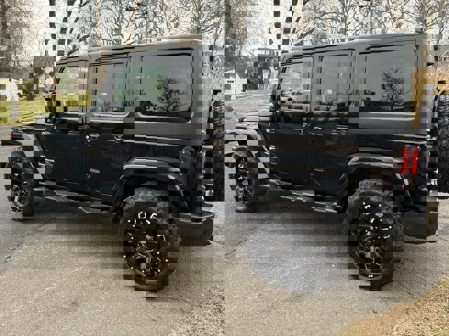 Used 2013 Jeep Wrangler Unlimited Sahara w/ Connectivity Group image 9