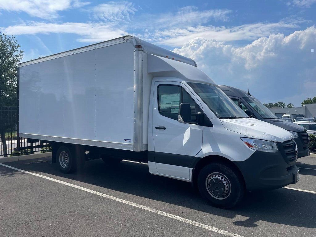 Used 2024 Mercedes-Benz Sprinter 4500 image 2