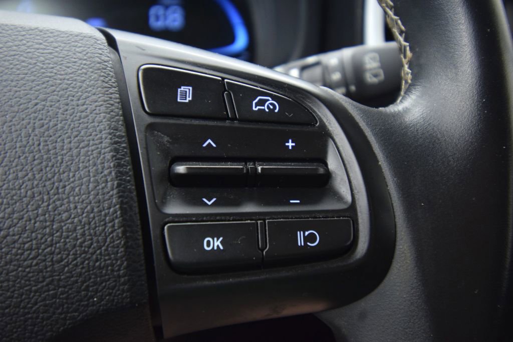 Used 2023 Hyundai Venue Limited w/ Cargo Package FWD image 35