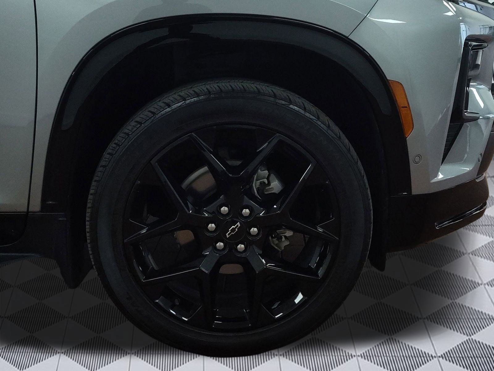 Used 2024 Chevrolet Traverse RS image 9