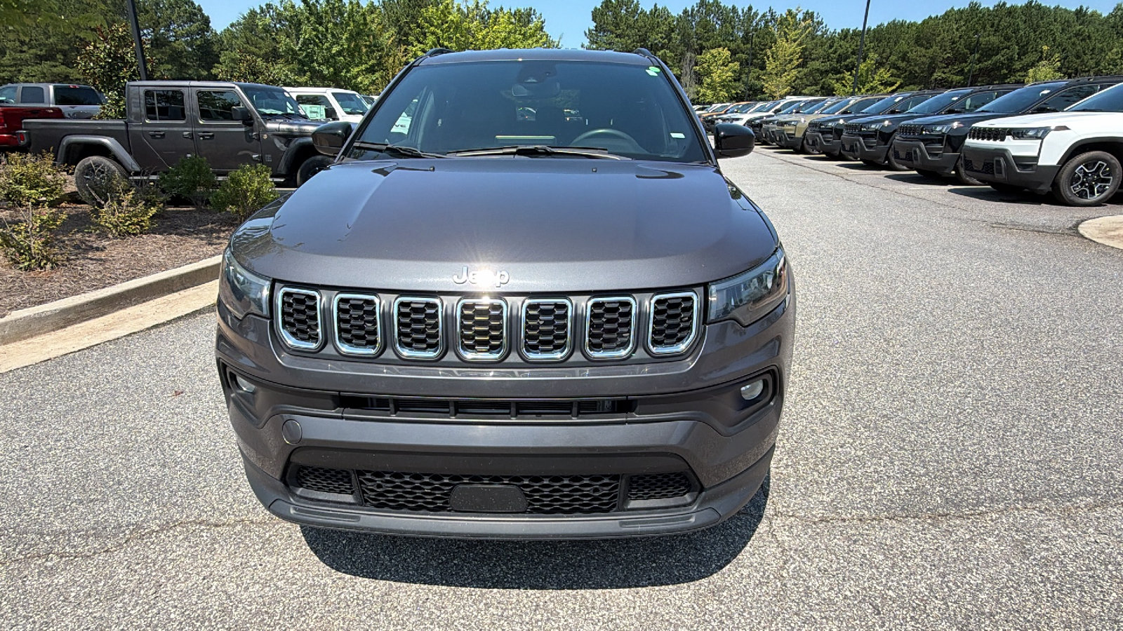 Used 2024 Jeep Compass Latitude AWD/4WD image 3